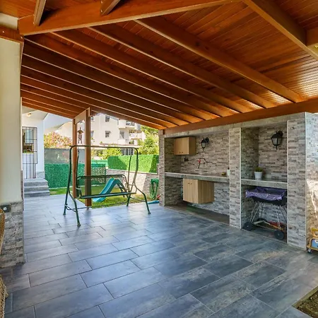 펜션 Semi Detached In Complex With Shared Semi Olympic Swimming Pool In