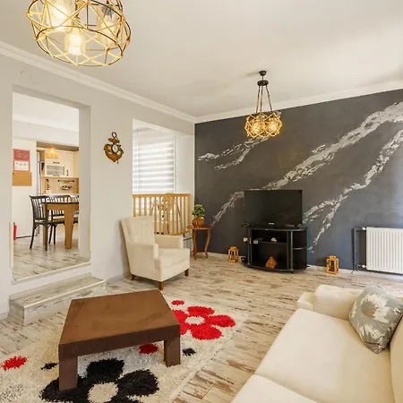 Semi Detached In Complex With Shared Semi Olympic Swimming Pool In Vakantiehuis