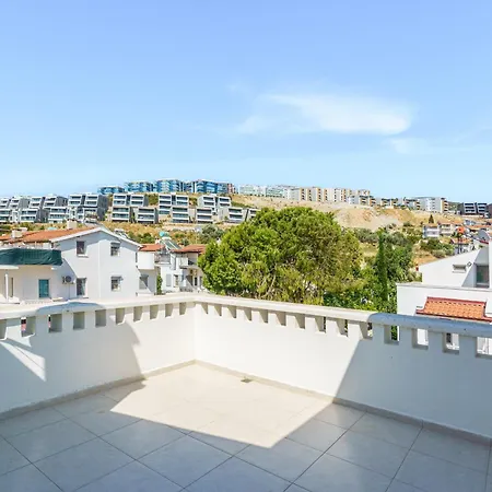 Vakantiehuis Semi Detached In Complex With Shared Semi Olympic Swimming Pool In *