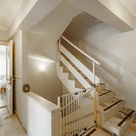 Semi Detached In Complex With Shared Semi Olympic Swimming Pool In Casa de Férias Kusadası
