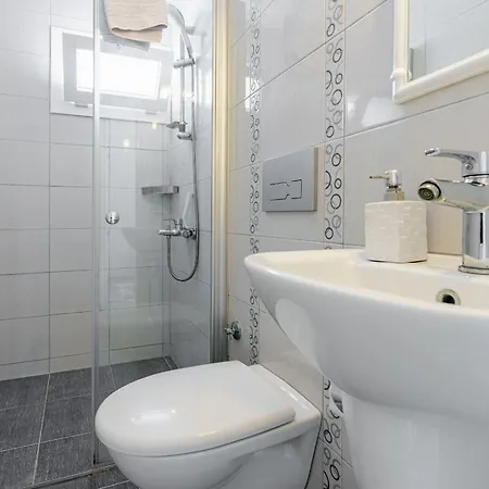 Semi Detached In Complex With Shared Semi Olympic Swimming Pool In קוסדסי